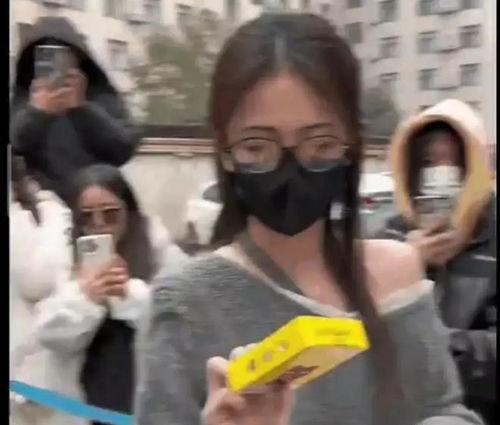 娱乐八卦姐妹吃瓜视频,姐妹吃瓜视频带你领略明星幕后故事